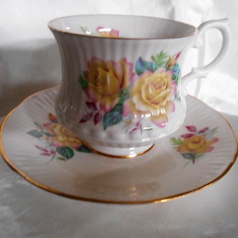 Vtg Jubilee Fine Bone China Yellow & Pink Rose Tea Cup Saucer Made in England